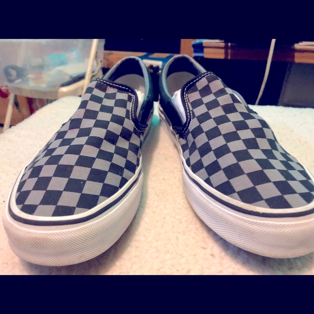 Checkered(black&grey)slip-on Vans😎size9